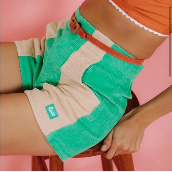 ✨Hammie’s✨ Corduroy Shorts - Picture 4 of 5